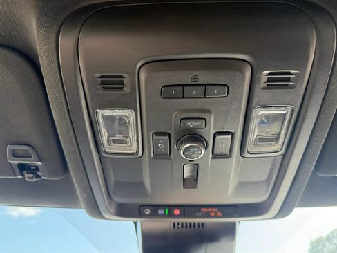 Used 2023 Chevrolet Suburban Premier AWD/4WD image 31