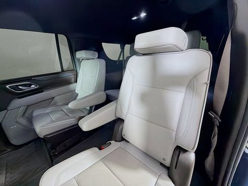 Used 2024 GMC Yukon XL SLT w/ SLT Luxury Package AWD/4WD image 19