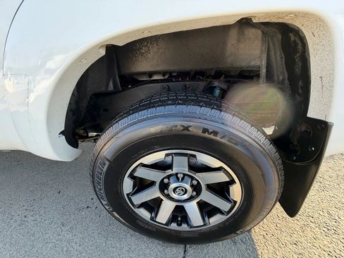 Used 2014 Toyota Tacoma 4x4 Access Cab V6 w/ TRD Sport Package image 17