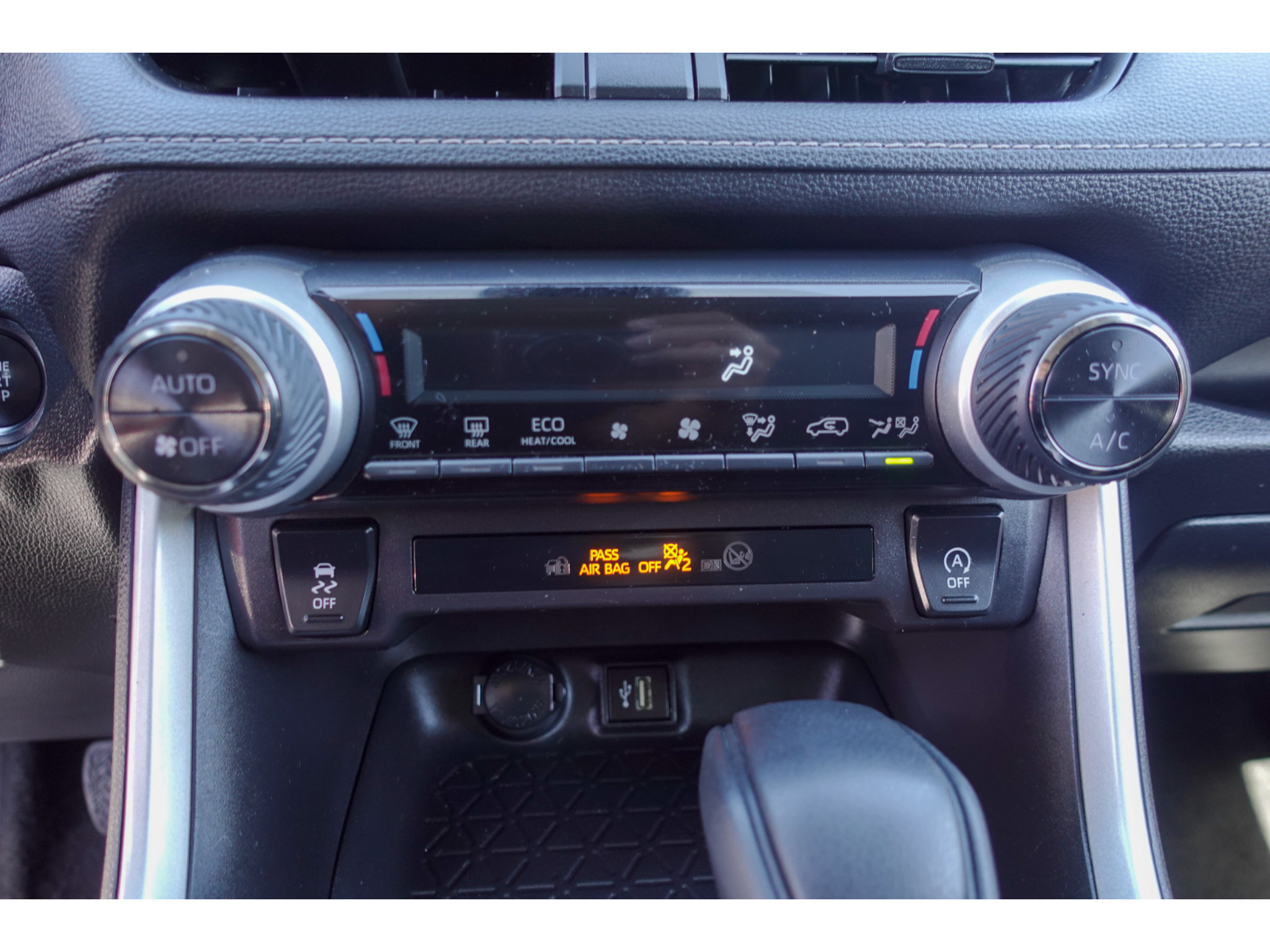 Used 2025 Toyota RAV4 XLE AWD/4WD image 18