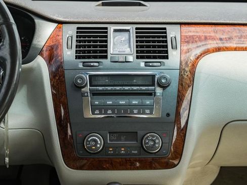 Used 2007 Cadillac DTS Luxury I w/ Trunk Convenience Package FWD image 21