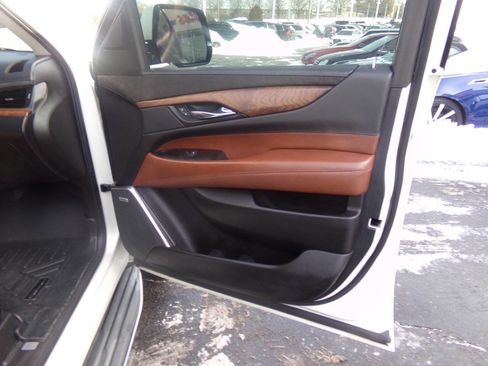 Used 2015 Cadillac Escalade Luxury image 85