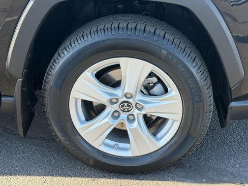 Used 2019 Toyota RAV4 XLE w/ Carpet Mat Package FWD image 11