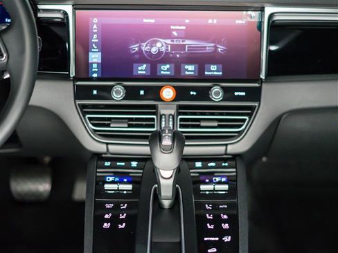 Certified 2026 Porsche Macan image 26