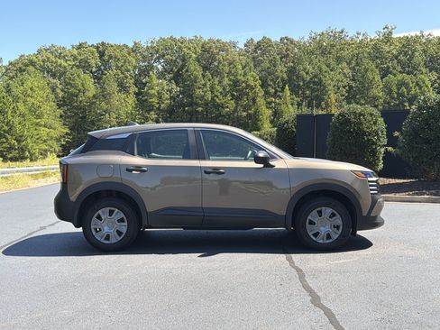 Used 2025 Nissan Kicks S FWD image 5
