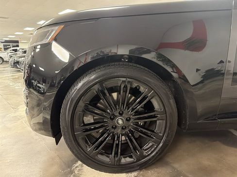 Used 2024 Land Rover Range Rover Long Wheelbase SE image 5