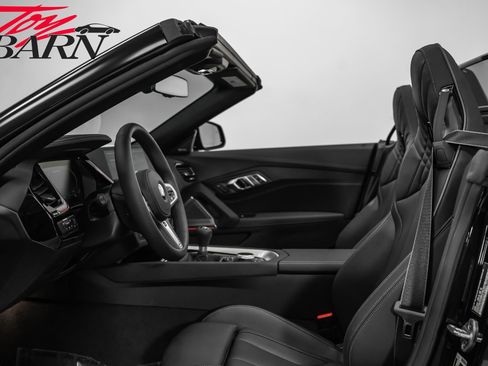 Used 2025 BMW Z4 M40i w/ Edition image 33