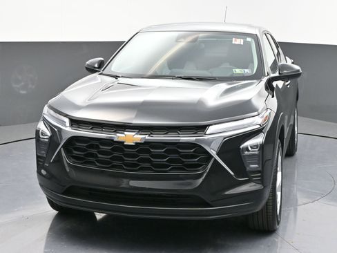 Certified 2025 Chevrolet Trax LS w/ LS Convenience Package image 3