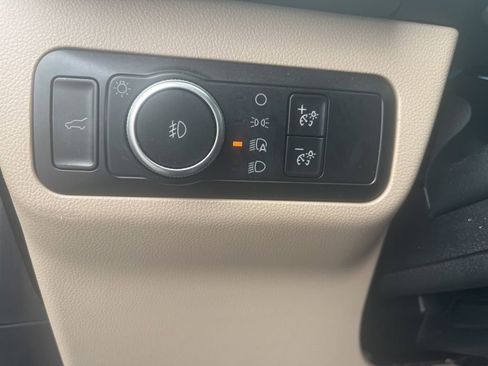 Used 2023 Nissan Sentra SR w/ SR Premium Package image 43