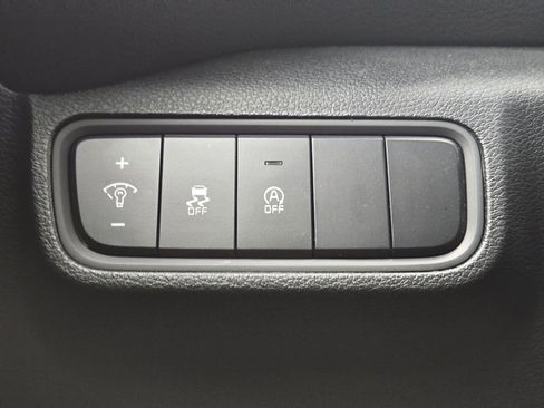 Certified 2025 Kia Soul LX w/ LX Technology Package FWD image 24