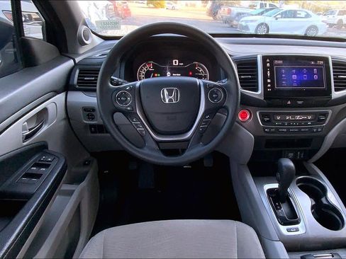 Used 2017 Honda Pilot EX image 6