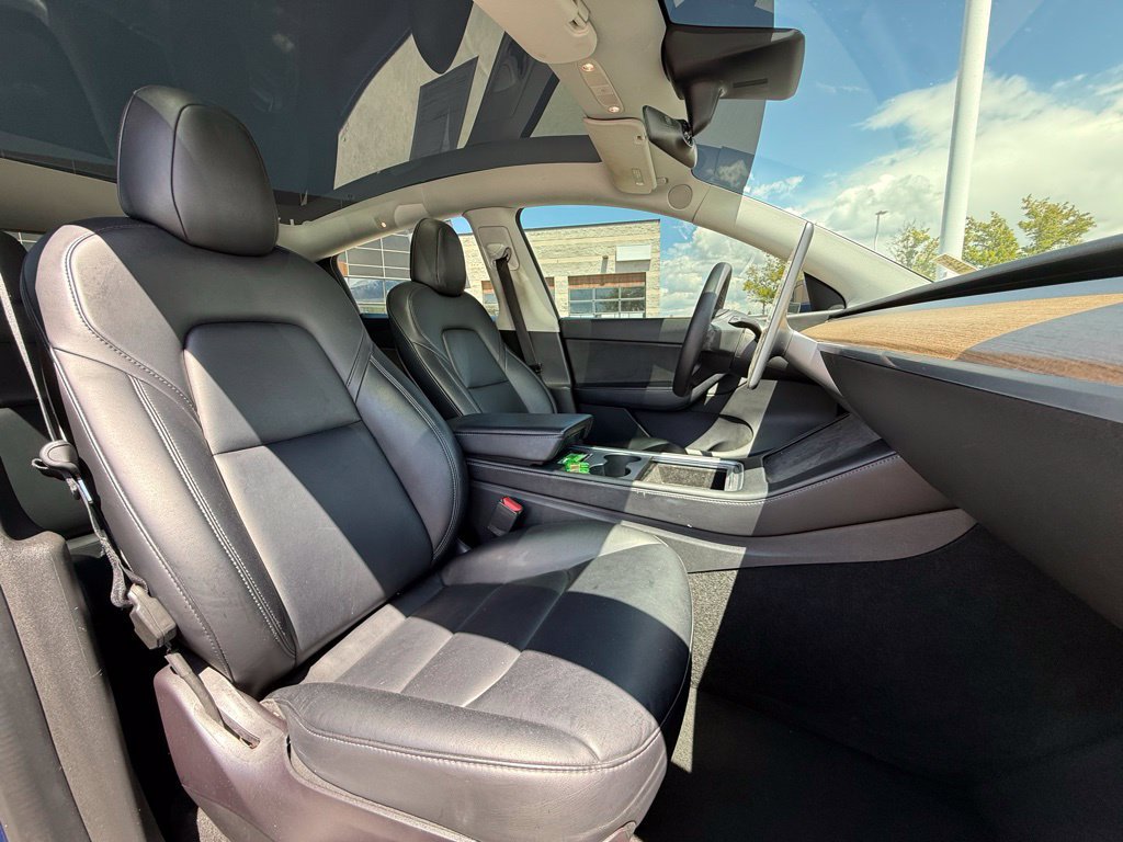 Used 2022 Tesla Model Y Long Range AWD/4WD image 25