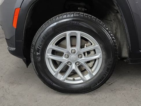Used 2022 Jeep Grand Cherokee L Laredo w/ Luxury Tech Group I AWD/4WD image 9