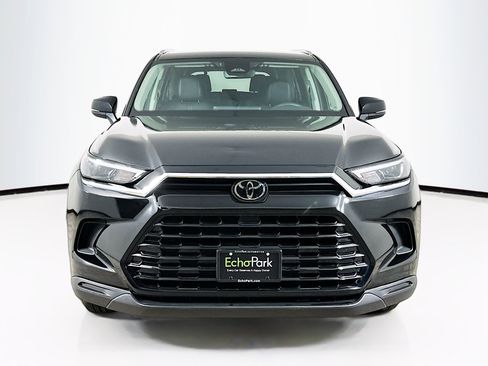 Used 2025 Toyota Grand Highlander AWD image 2