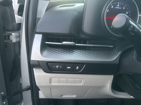 Used 2022 Kia Carnival LX image 20