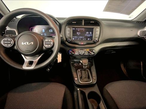 Certified 2025 Kia Soul LX w/ LX Technology Package FWD image 15