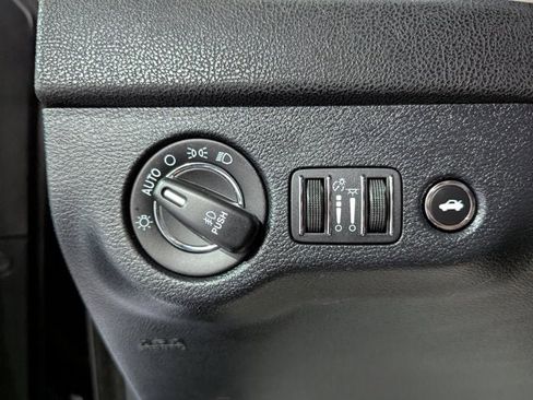 Used 2017 Chrysler 300 C w/ Safetytec Plus Group image 30