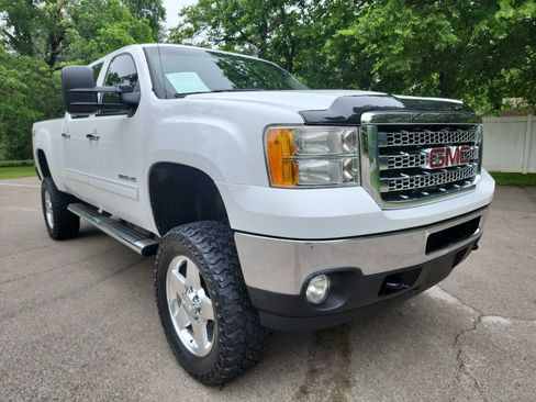Used 2014 GMC Sierra 2500 SLT w/ Suspension Package, Off-Road image 1