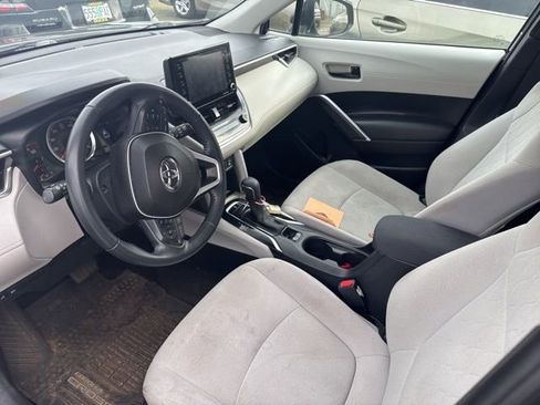 Used 2022 Toyota Corolla Cross LE image 9