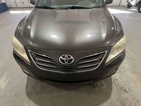 Used 2011 Toyota Camry XLE w/ SE/XLE Extra-Value Pkg FWD image 3