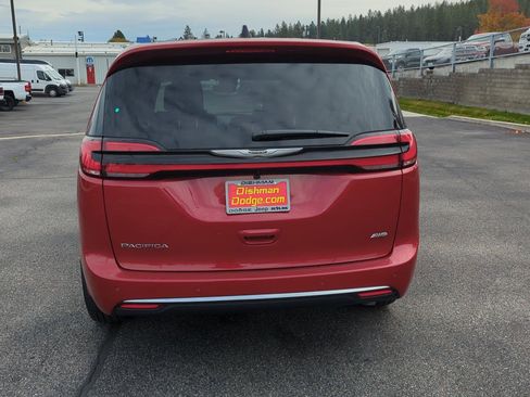 New 2026 Chrysler Pacifica Select image 5