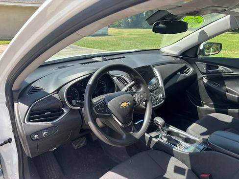 Used 2025 Chevrolet Malibu LT FWD image 12