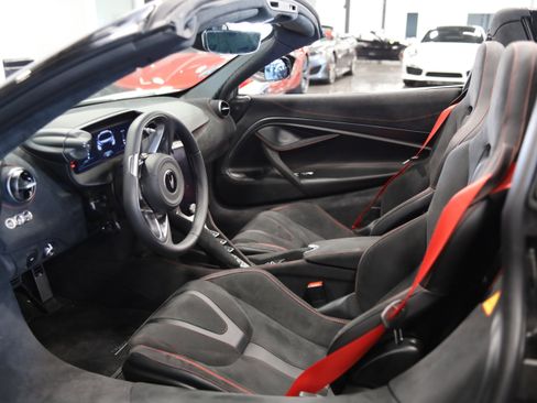 Used 2026 McLaren 750S Spider RWD image 15