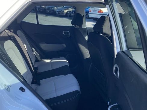 Used 2023 Hyundai Venue SEL image 30