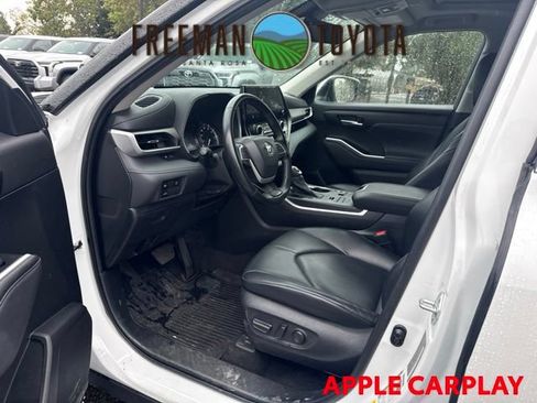 Used 2023 Toyota Highlander XLE AWD/4WD image 7