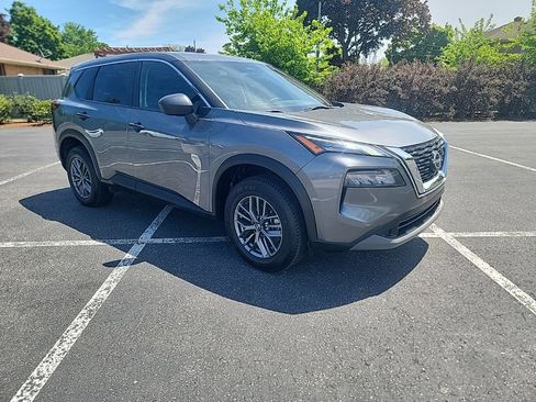 Used 2023 Nissan Rogue S FWD image 7