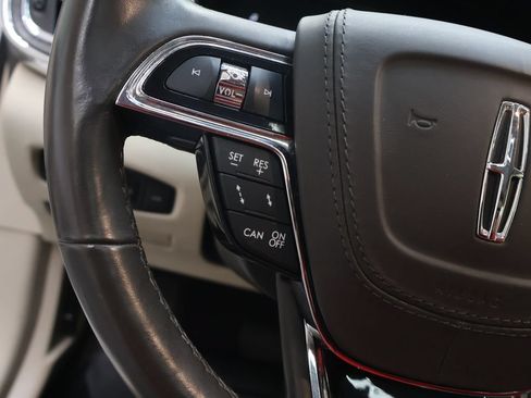 Used 2020 Lincoln Continental AWD w/ Premium Package image 19