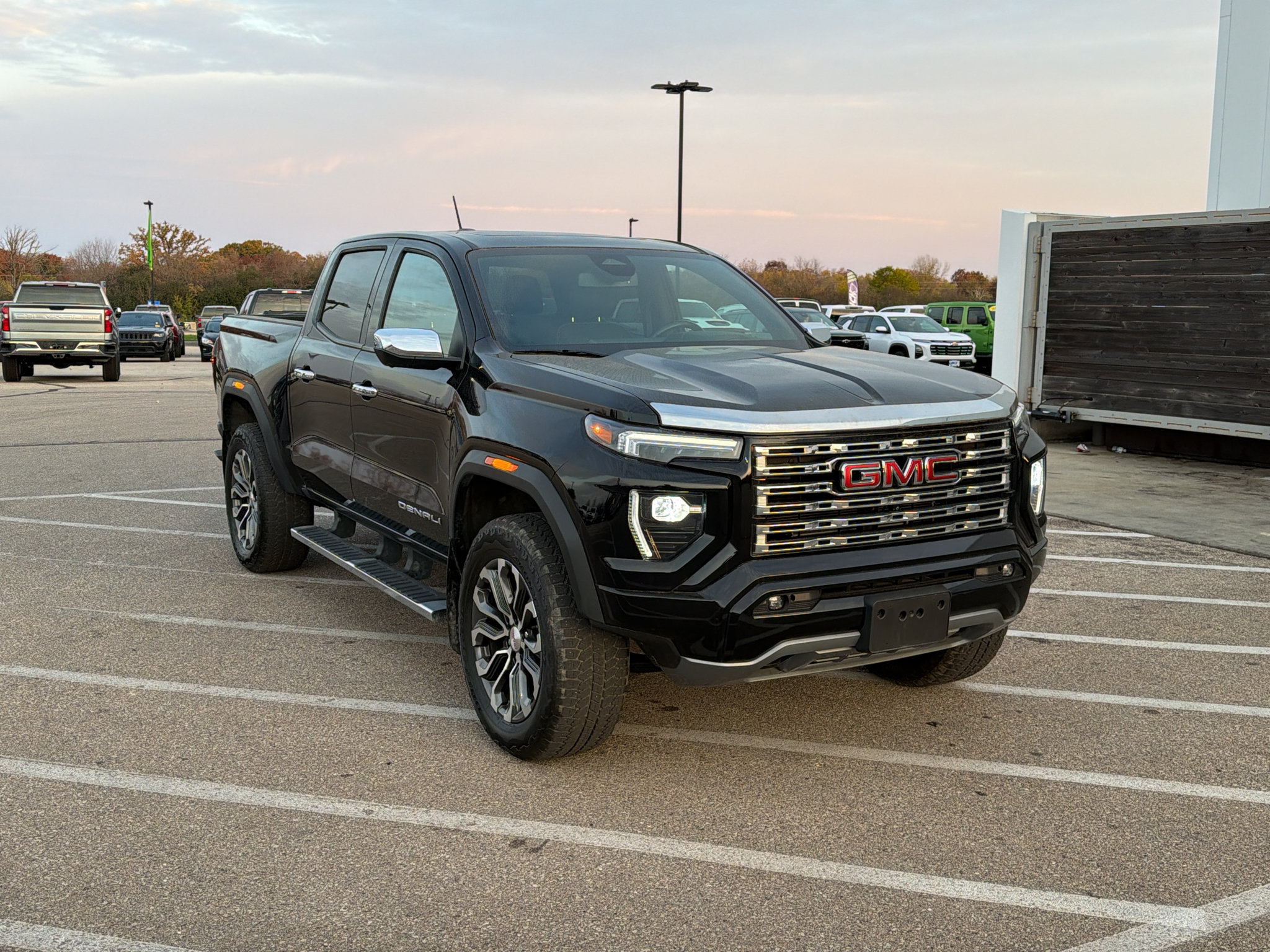 Used 2025 GMC Canyon Denali AWD/4WD image 8