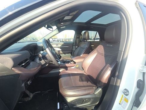 Certified 2025 Ford Explorer Platinum w/ LUX Leather Package AWD/4WD image 28