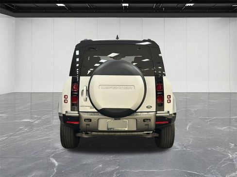 Used 2023 Land Rover Defender 110 X-Dynamic SE image 6