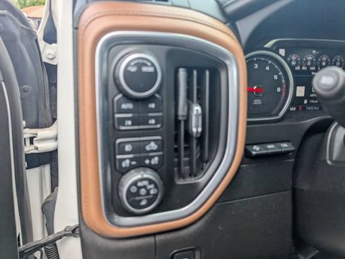 Used 2022 Chevrolet Silverado 1500 High Country w/ Technology Package AWD/4WD image 18