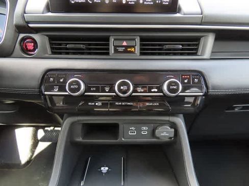 Used 2025 Honda Pilot Elite image 25