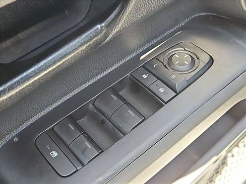 Certified 2025 Toyota Tacoma SR5 AWD/4WD image 11
