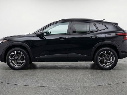 Used 2025 Chevrolet Trax LT FWD image 5