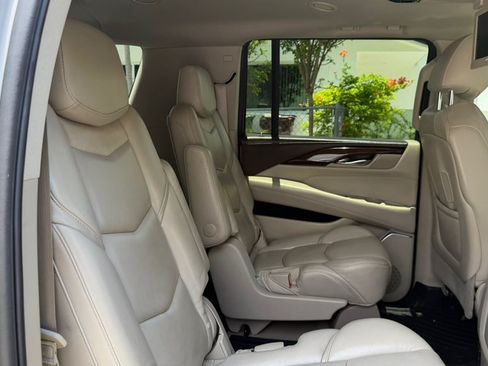 Used 2017 Cadillac Escalade ESV Premium Luxury AWD/4WD image 29