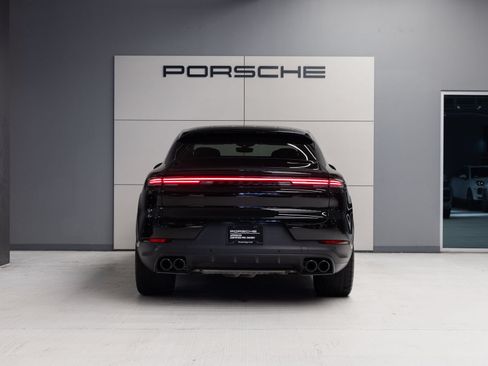 Certified 2024 Porsche Cayenne Coupe AWD/4WD image 6