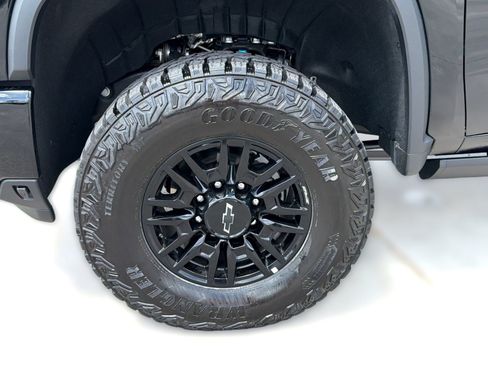 Certified 2026 Chevrolet Silverado 2500 ZR2 AWD/4WD image 12
