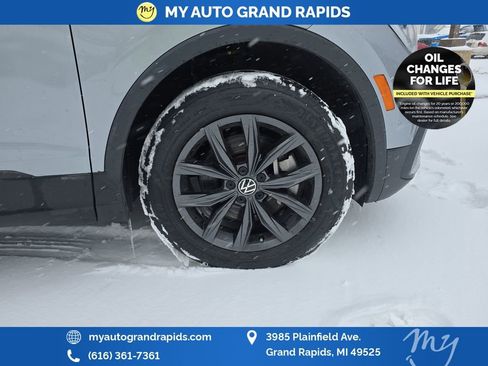 Used 2022 Volkswagen Tiguan SE image 31