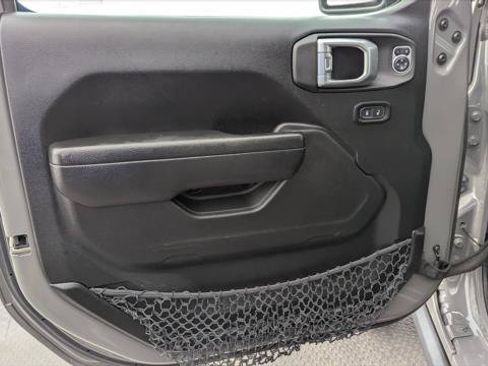Used 2023 Jeep Gladiator Sport AWD/4WD image 13