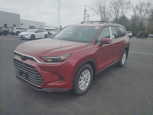 New 2026 Toyota Grand Highlander XLE image 2