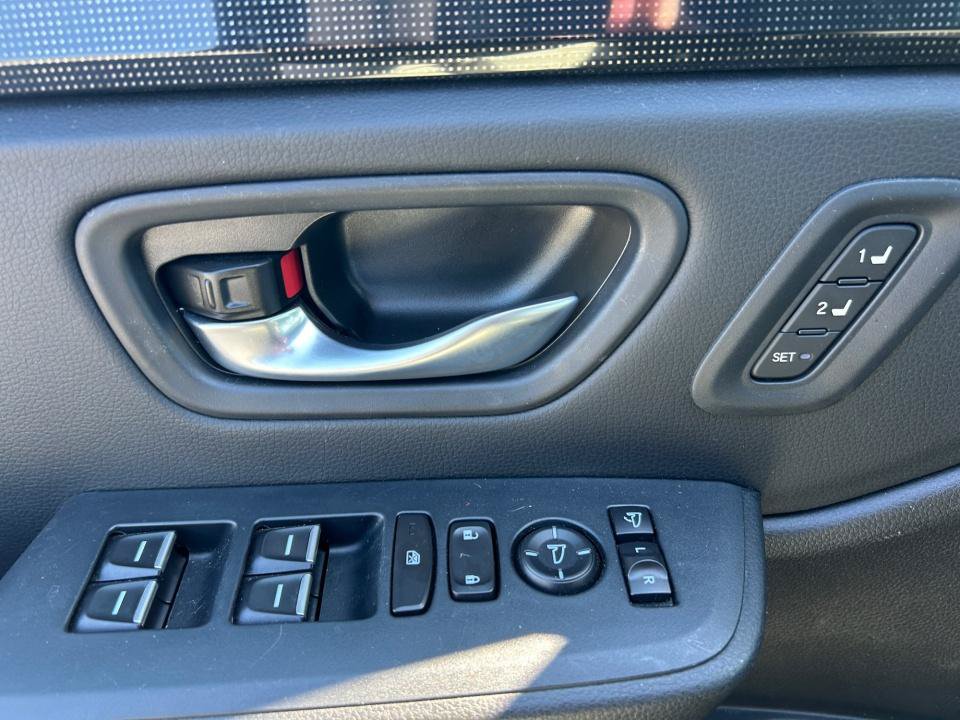 Certified 2025 Honda Pilot Black Edition image 36