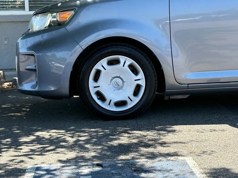 Used 2012 Scion xB FWD image 22