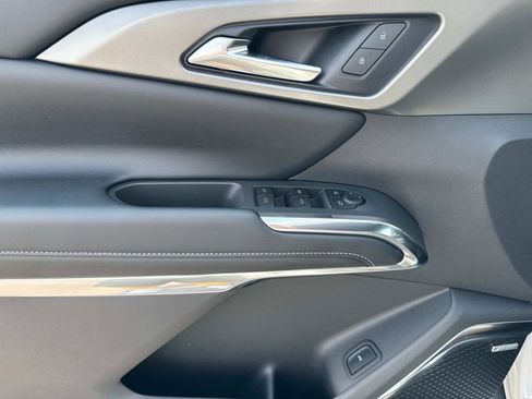 New 2025 Chevrolet Traverse LT w/ Enhanced Driving Package image 9