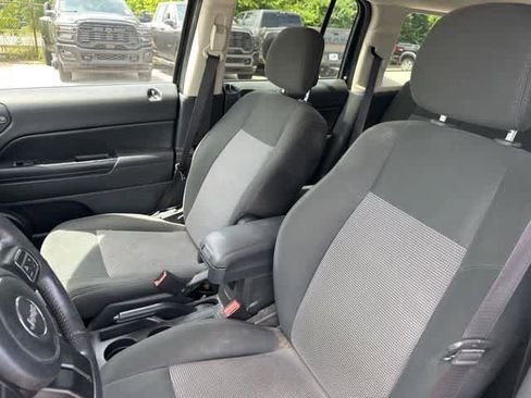 Used 2014 Jeep Patriot Latitude w/ Sun/Sound Group FWD image 5