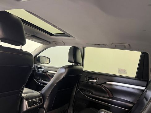 Used 2016 Toyota Highlander XLE image 31