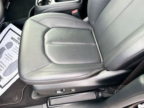 Used 2026 Chrysler Pacifica Select image 21